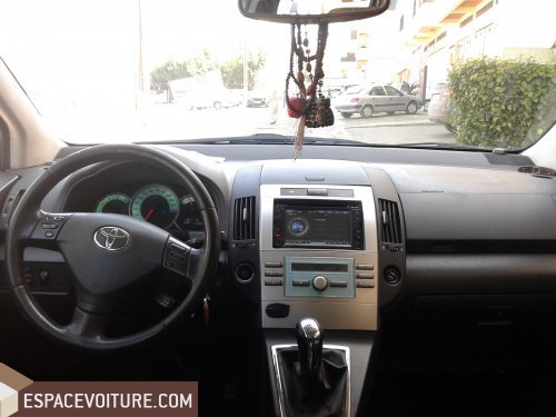 Corolla verso Toyota