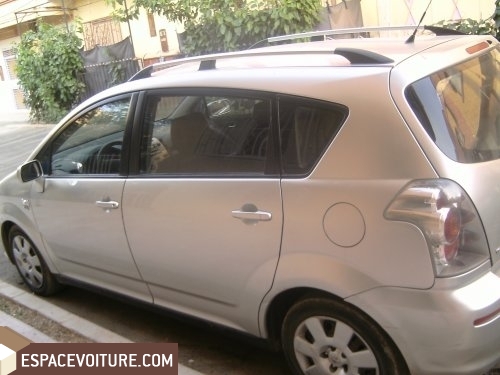 Corolla verso Toyota