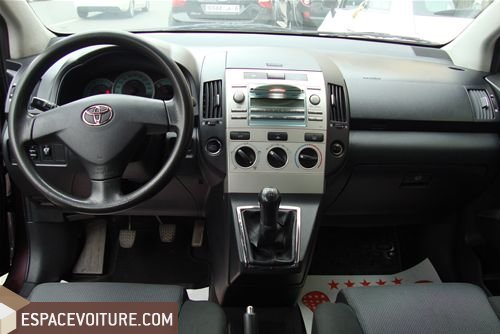 Corolla verso Toyota