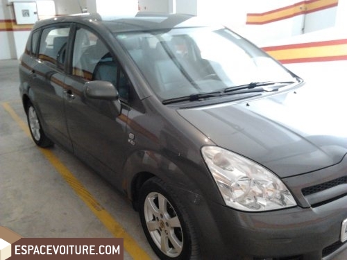 Corolla verso Toyota