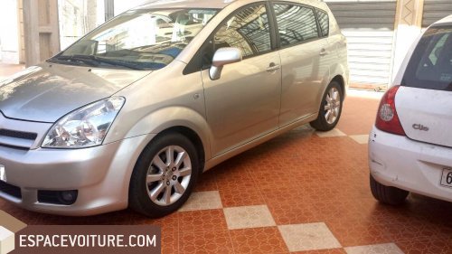 Corolla verso Toyota