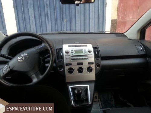 Corolla verso Toyota