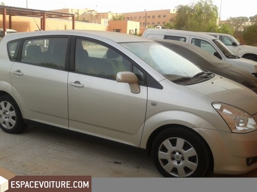 Corolla verso Toyota