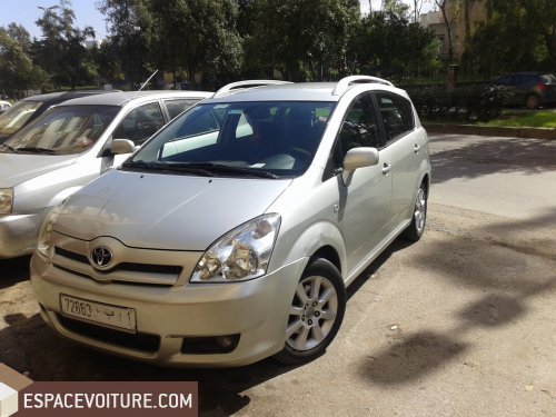 Corolla verso Toyota