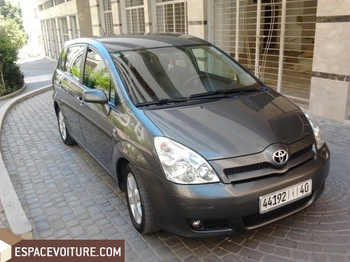 Corolla verso Toyota