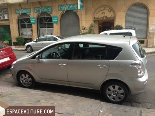 Corolla verso Toyota