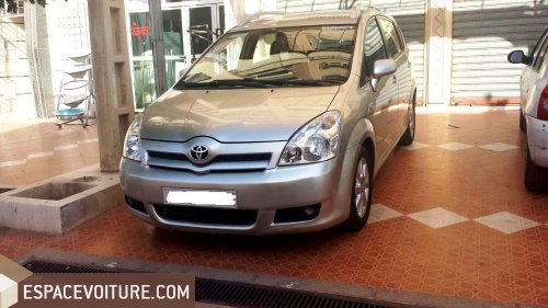 Corolla verso Toyota